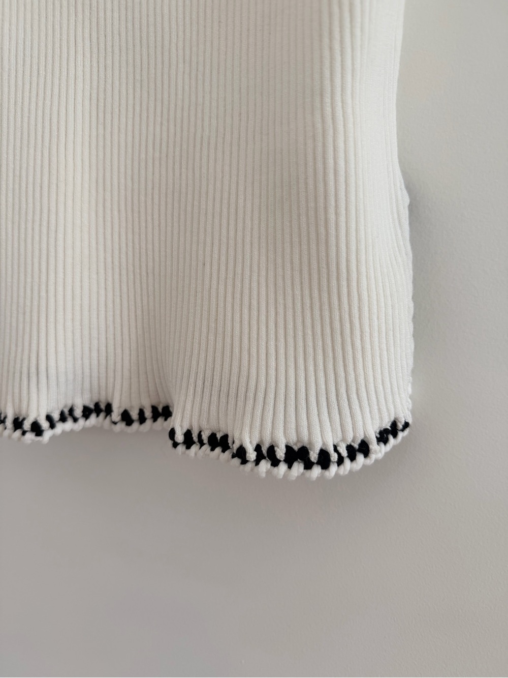 NWT White Ribbed Tank with Black knit Trim - Picture 6 of 10